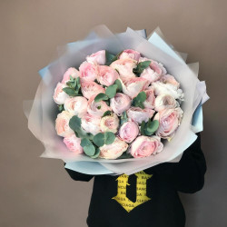 25 розовых ранункулюсов