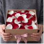Лепестки красных и белых роз 1 литр